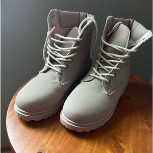 Charles Albert Women’s size 9 boot